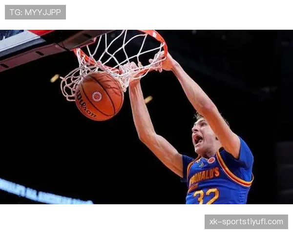 弗拉格无球跑动制造空位，拉开杜克进攻空间